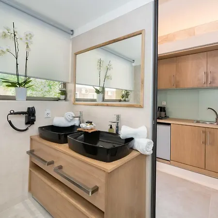Aparthotel Lilium Luxury Suites 5*