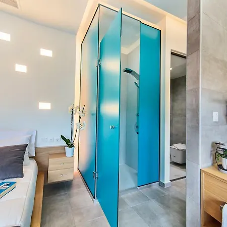 Lilium Luxury Suites 5*