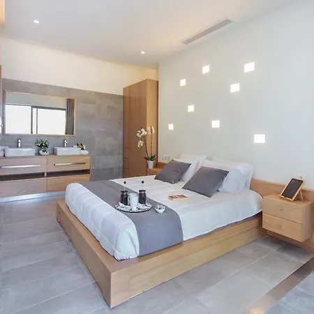 Lilium Luxury Suites Agia Marina (Crete)